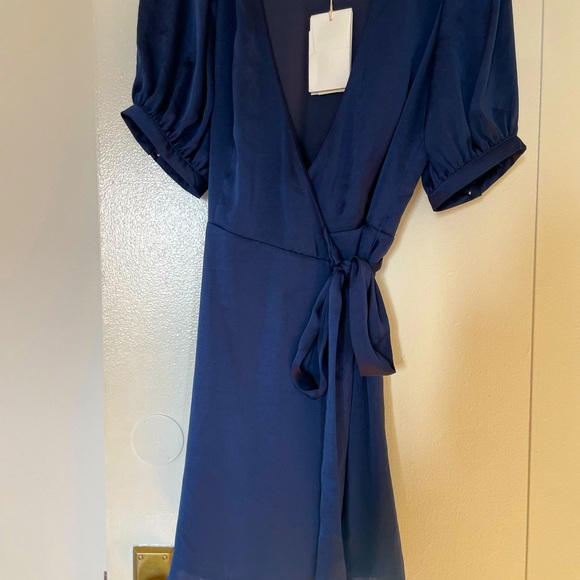 Brand new Wilfred Free Lune navy satin wrap dress in small from Aritzia - Picture 2 of 3